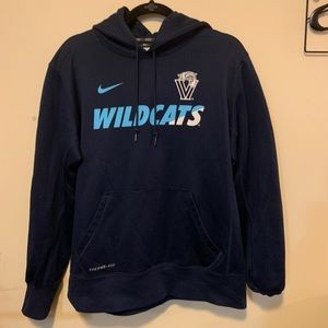 Medium Villanova Wildcats Therma Fit hoodie